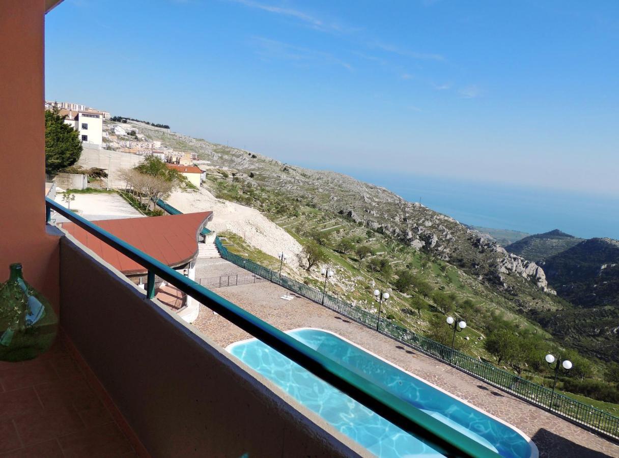 B&B Angela Monte SantʼAngelo Εξωτερικό φωτογραφία