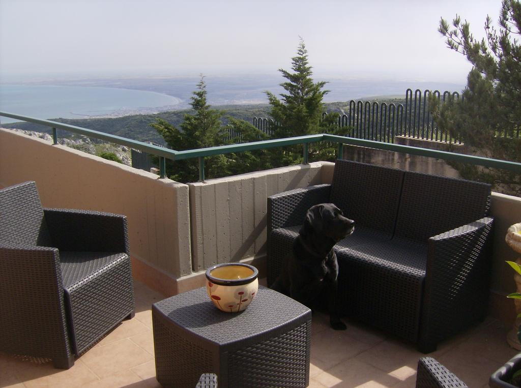 B&B Angela Monte SantʼAngelo Εξωτερικό φωτογραφία